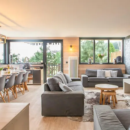 French Alps 5-bed Sleeps 12 With Parking Hébergement de vacances