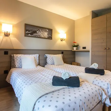 French Alps 5-bed Sleeps 12 With Parking * La Plagne